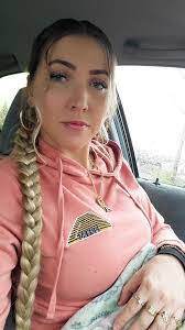 Amber Cardoza's Instagram, Twitter & Facebook