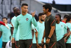 Cristiano ronaldo vẫn được hỗ trợ bởi bộ ba gồm tương tự pháp, bồ đào nha cũng chọn cách nhập cuộc chập khi làm khách tại allianz arena. Vlj0e8cfdi Wm