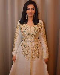 Vidéo disponible sur ma page facebook (warda caftan mode orientale)nouveau design, orné de perles on vous propose un sublime caftan couleur blanc et vert avec pantalon en satin. Caftan Marocain 2019 Pour Mariage Henne Et Fetes Caftan Marocain Paris Boutique Vente Caftan Luxe Pas Che Moroccan Dress Moroccan Fashion Moroccan Clothing