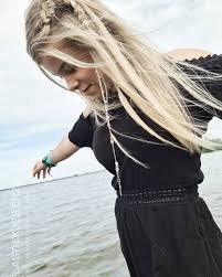 Ibiza Hairstyle With Braid Pearls In 2020 Vlechtenkapsels Festival Haar Mode Kapsels