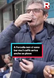 Siamo stati a Forcella alla ricerca del miglior caffè del quartiere. E se  abbiamo fatto fatica a trovare un buon bar, non è mancato l’aiuto dei  famigerati “profughi”: è bastata una telefonata per far ...