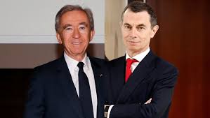French fashion tycoon bernard arnault overtakes jeff bezos to become the world's richest man after bernard arnault's net worth reportedly climbed to $186.3billion early on monday it comes a week after arnault, 72, overtook elon musk for the second place Ex Unicredit Chef Jean Pierre Mustier Und Milliardar Bernard Arnault Mischen Im Spac Boom Mit Manager Magazin