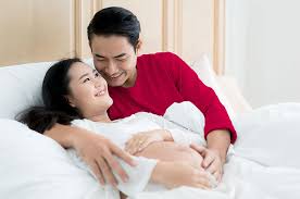 Semoga bermanfaat dan dapat dihindari oleh pasangan suami istri. 4 Posisi Hubungan Intim Saat Hamil Muda