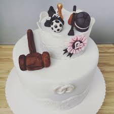 Eine Schlichte Hochzeitstorte In Kombination Mit Den Themenbereichen Fussball Reiten Und Der Beruf Richter Innen Zw Schokocreme Hochzeitstorte Fondant Torten