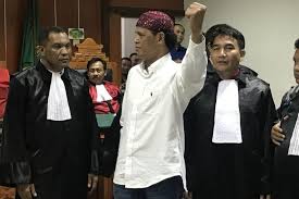 Siapa yang tidak kenal dengan rancangan bercorak travel jalan jalan cari makan (jjcm) yang berkeudara di tv3 sejak lebih 10 tahun yang lalu. Hercules Akan Tuntut Pengacara Ahli Waris Tanah Yang Memintanya Kuasai Lahan