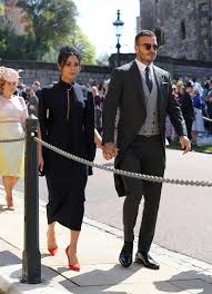Harry & meghana royal romance berichtet über die romanze und spätere verlobung von prinz harry und meghan markle. Miserable Victoria Beckham Mocked For Not Smiling As She Arrives With Husband David At The Royal Wedding