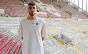 Danach ging die schere immer. Neuzugang Aus Gladbach Julian Niehues Wechselt An Den Betze Fck De