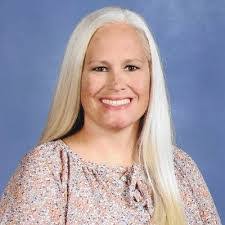 Amanda Lovett's Instagram, Twitter & Facebook