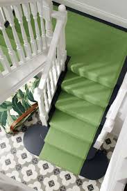 Pose d'un profil contrasté pour signaler un contremarche : Tapis Pour Escalier Idees Pour Redonner Vie Aux Marches Fatiguees