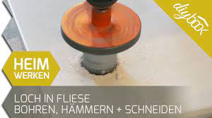 Kleine löcher in fliesen bohren. Ein Loch In Eine Fliese Bohren Hammern Und Schneiden Youtube
