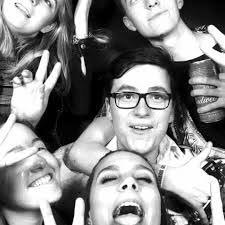 Sam Lambert's Instagram, Twitter & Facebook