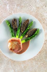 Le Ris De Veau Et Fricassee De Morilles Aux Asperges Vertes Par Jean Coussau Recette Ris De Veau Recette Gastronomique Morilles