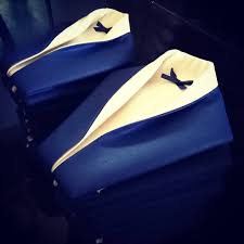 Un petit ruban de satin si vous voulez faire. Le Serviettes De Table Ont La Classe Serviette De Table Pliage Serviette Serviettes De Mariage