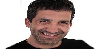 Unutma beni dizisi ile 2006 yılında ilk oyunculuk deneyimini yaşamıştır. Cuneyt Mete Sevgilisi Kiminle Evli Sevgilisi Kim