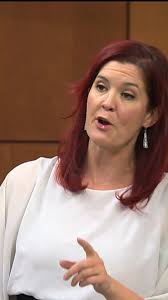 Lyne Laroche, une résidente de notre circonscription à  Sainte-Brigide-d'Iberville fait la publication d'une deuxième biographie  familiale sur les Laroche et les Desrochers. Cet ouvrage de 464 pages  s'attarde plus particulièrement sur la