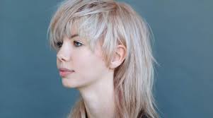 A vincere su tutti è il mullet scalato morbido, grintoso, che si sposa con tutti i capelli. Cosa E Il Mullet Ecco Il Taglio Del Momento Deabyday