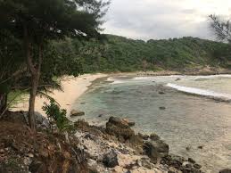 Pemilik resort eky's momong, eky mengatakan bahwa lokasi ini mulai dikunjungi wisatawan saat sudah ada akses jalan. Pantai Momong Lampuuk Tempat Tersembunyi Yang Mulai Di Ketahui Steemit