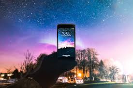 This guy is a gem. Hd Wallpaper Apple Gary Gary Vaynerchuk Garyvee Hand Holding Hustle Wallpaper Flare