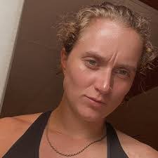 Amanda Zettler's Instagram, Twitter & Facebook