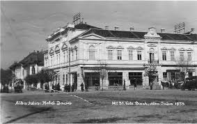 Episcopul iuliu hossu, vicepreședinte al marelui sfat național, citește rezoluția adunării de la alba iulia. Documentar Detalii Legate De Marea Unire De La News Ro