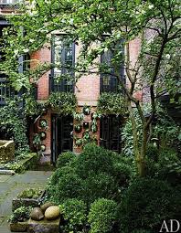 Julianne Moore S West Village Garden Townhouse Garden City Garden Luxury Garden