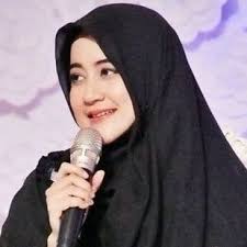 Akan tetapi, umi pipik tidak mau membongkar identitas dua istri uje selain dirinya. Umi Pipik Umi Pipikpopon Twitter
