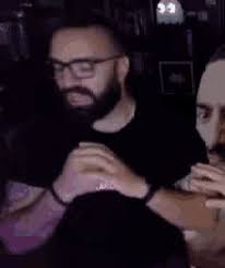 Τα αρχεία gif παίζουν σημαντικό ρόλο στη σημερινή μας επικοινωνία και μία από τις μεγαλύτερες σελίδες με τέτοιο περιεχόμενο μόλις εξαγοράστηκε από το facebook. Unboxholics Gif Unboxholics Discover Share Gifs
