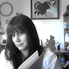 Kari Barr's Instagram, Twitter & Facebook