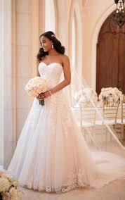 The Pros And Cons Of Airbrush Makeup Pretty Happy Love Wedding Blog Essense Designs Wed Stella York Wedding Dress A Line Wedding Dress Boho Wedding Gowns