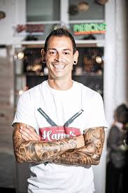 „deine grenzen lernst du nur kennen, wenn du bereit bist, sie zu überschreiten. Stichhaltige Kunstwerke Vorarlberger Nachrichten Vn At