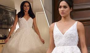 Last night meghan markle proved that she's determined to forge her own fashion path as she arrived for her first official evening engagement , wearing a black trouser suit and tuxedo shirt. Pin Auf An American Actress And Divorcee In The Palace What Would Wallis Simpson Say