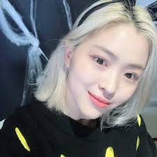 Of two photos that ryujin shared of herself in a 2020 live broadcast. Itzy Is Life Ph 2020 Brought Us Blonde Ryujin Looking Facebook