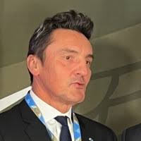 300+ profils pour “Perrone”