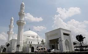 Masjid hussain seremban 2 masjid hussain, yang terletak di seremban 2 juga dibina masjid kedua seumpamanya di negeri sembilan dengan pemasangan bahagian dalamnya mesra, dengan itu memainkan peranan yang besar sebagai pusat agama dimuatkan dengan aktiviti.masjid ini. Masjid Sri Sendayan Masjid Gah Atas Wakaf Seorang Lelaki Hebat Buzzkini