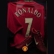 Cristiano ronaldo is part of the sports wallpapers collection. Most Popular Football Player Cristiano Ronaldo Hd Wallpapers Sport Photo Manchester United Hd Wallpaper 480x360