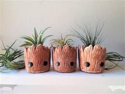 Baby Groot Inspired Planter Groot Gift Air Plant Holder Avec Images Idees De Poterie Support Plante Bebe Groot