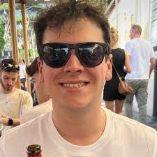 Max Barlow's Instagram, Twitter & Facebook