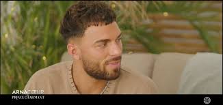 J'aurais vraiment aimé être moins beau” : les mots osés d'un candidat dans  “Arnacœur ou Prince Charmant” (M6)