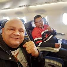 Santos Reyes con su equipo de trabajo y nuestro entrenador principal Bayardo  Martínez rumbo a Inglaterra en busca de la corona en su primera oportunidad  fuera del país, que sea Dios dándole