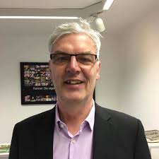 Und das sind die Kolleg*innen von der Hotline und Beratung, die jetzt auch  am Wochenende zum größten Teil die Stellung halten: Albrecht Pförtner, Anna  Niehaus, Nils Krieft, Marita Reinkemeier, David Severins, Linus