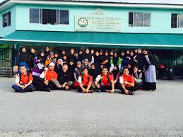Dengan penjagaan 24 jam, lawatan senantiasa oleh doktor dan jururawat, persekitaran yang cantik dan staff yang mesra, anda boleh menyakini diri anda bahawa. Pusat Jagaan Siti Nor Aini Hati Serving The Community Hati Serving The Community