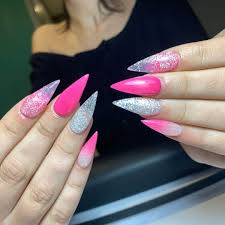 Sabiendo como combinarlo con otros colores hermosos o nail arts variados, harás que tus manos se vean sofisticadas, divertidas u originales. Https Xn Decorandouas Jhb Net Unas Plateadas