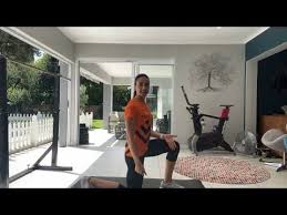 Lunge Tips From Discovery Vitality S Biokineticist Mari Leach Vitality At Home Youtube Lunges Discovery Exercise