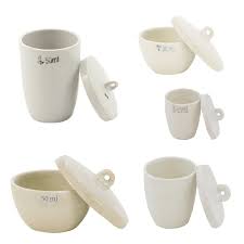 Bilik dilengkapi dengan pendingin hawa, tv, botol air mineral, cawan dan pinggan magkuk. Pengenalan Peralatan Laboratorium Kimia