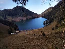 Nikmati suasana alam, renungi keindahan alam dengan perjalananmu. Paket Wisata Ranu Kumbolo 2 Hari 1 Malam Arby Tour Travel