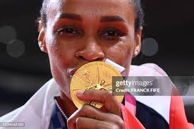 France's left wing Allison Pineau celebrates with her gold medal on... News  Photo