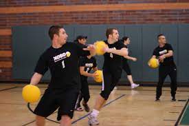Dodgeball Strategy Tips - Howtheyplay