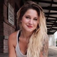 Callie Hunter's Instagram, Twitter & Facebook