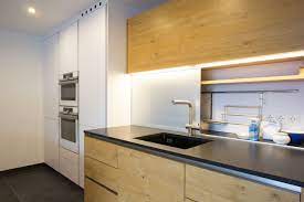 stauraum hinter der glasruckwand moderne kuche kuche holz modern haus kuchen