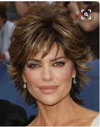 Oct 17 2016 lisa rinna hairstyles see how to style lisa rinna s short layered shag hairstyle and pictures of the various ways lisa styles this look with highlights. Lisa Rinna Short Hair Haircuts Thick Hair Styles Short Red Hair